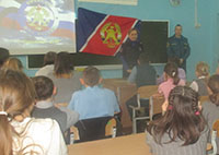 В Пешнигородской школе прошел открытый урок по пожарной безопасности, посвященный Дню добровольца 