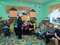 Представители Кизеловского отделения ВДПО выступили перед родителями дошколят