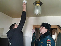 В Орджоникидзевском районе установили автономные пожарные извещатели в домах многодетных семей